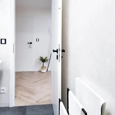 Alfa Mikro-apartment 2 Betten Kueche Bad L Smarttv Wifi L Porsche & Bosch L 2 Beds Kitchen Bath Bs21a1 Daire *