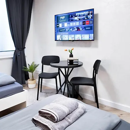 Alfa Mikro-apartment 2 Betten Kueche Bad L Smarttv Wifi L Porsche & Bosch L 2 Beds Kitchen Bath Bs21a1 Stuttgart