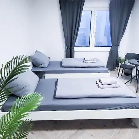 Apartman Alfa Mikro-apartment 2 Betten Kueche Bad L Smarttv Wifi L Porsche & Bosch L 2 Beds Kitchen Bath Bs21a1