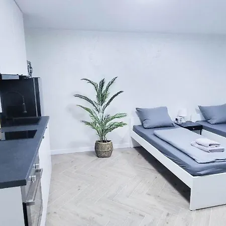 Alfa Mikro-apartment 2 Betten Kueche Bad L Smarttv Wifi L Porsche & Bosch L 2 Beds Kitchen Bath Bs21a1